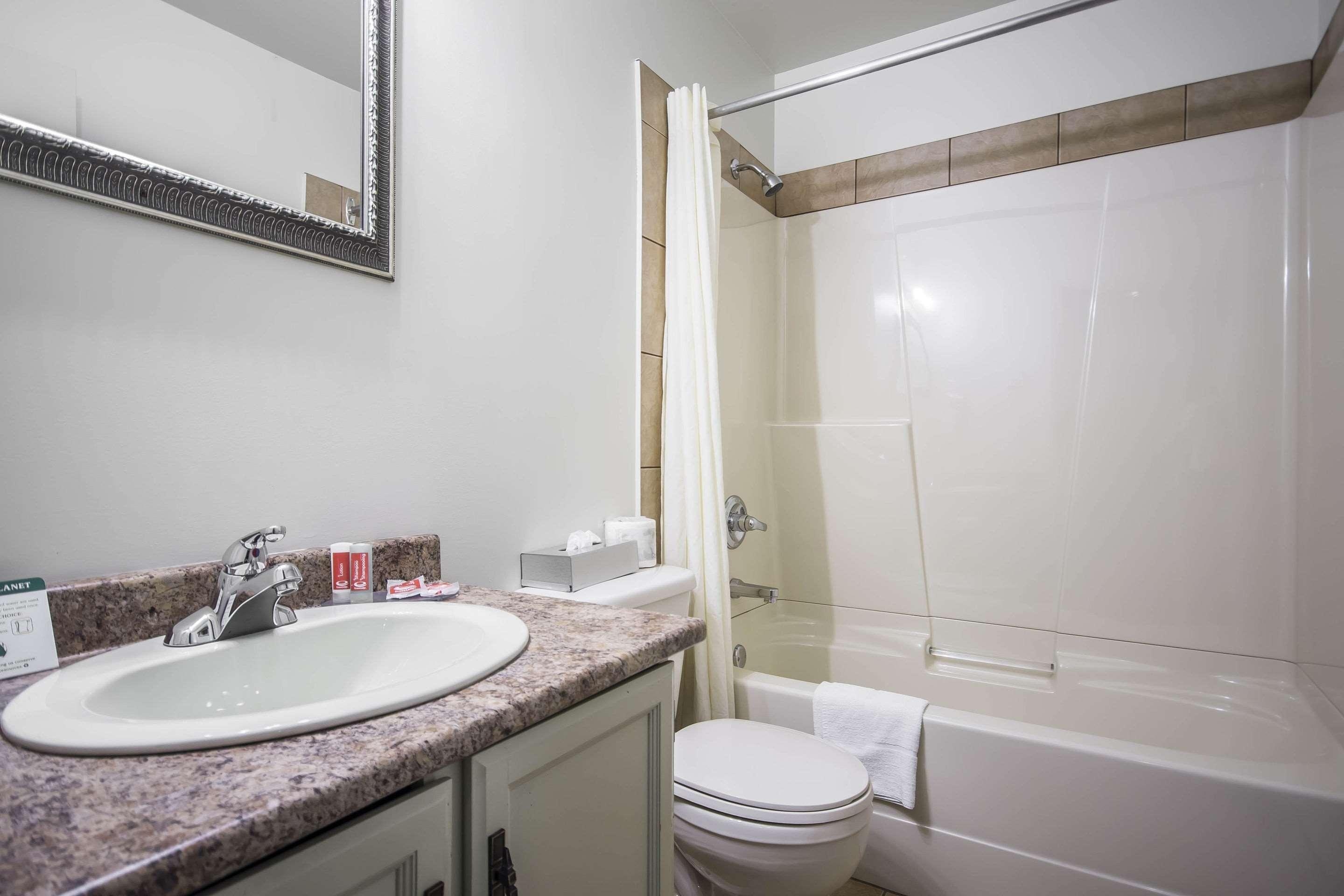 Econo Lodge Βερνόν Εξωτερικό φωτογραφία